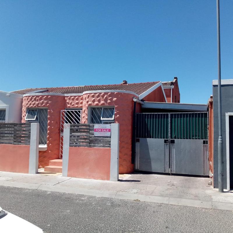 5 Bedroom Property for Sale in Rocklands Western Cape